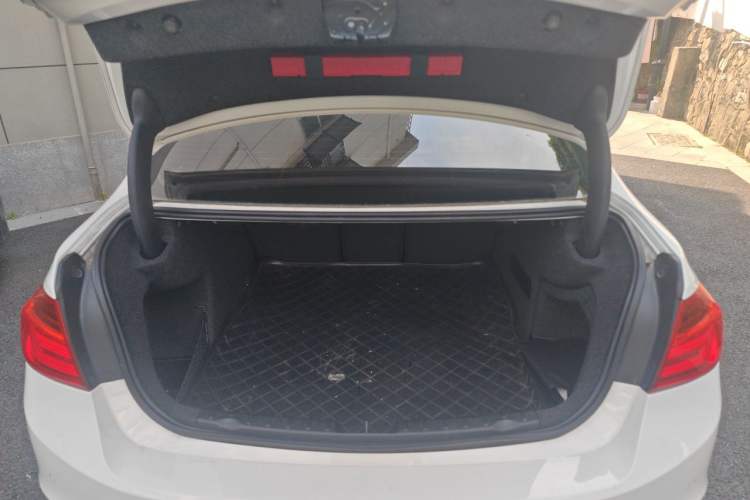 Used BMW 3 Series 2015 320Li Fashion Model Trunk