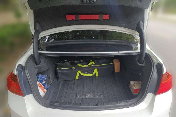 Used BMW 3 Series 2015 316Li Fashion Model Trunk