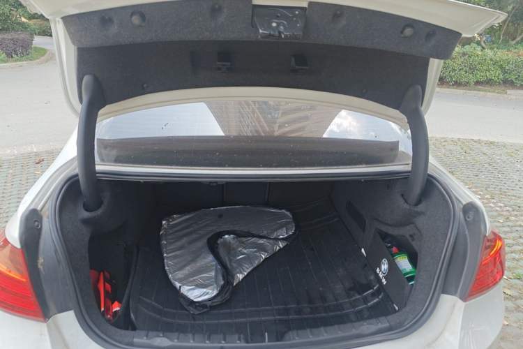 Used BMW 3 Series 2015 316Li Fashion Model Trunk