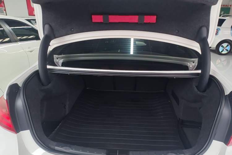 Used BMW 3 Series 2015 316Li Fashion Model Trunk