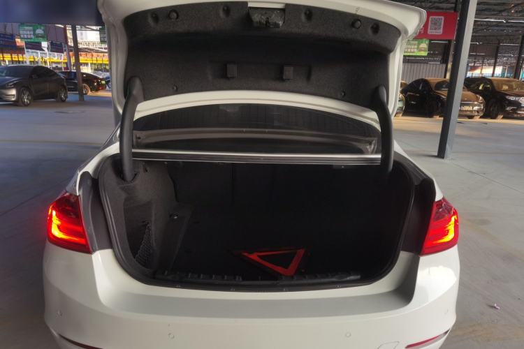 Used BMW 3 Series 2015 320Li Luxury Edition Fashion Model Trunk
