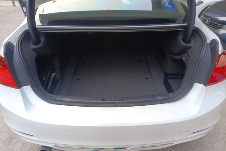 Used BMW 3 Series 2015 320Li Luxury Edition Fashion Model Trunk