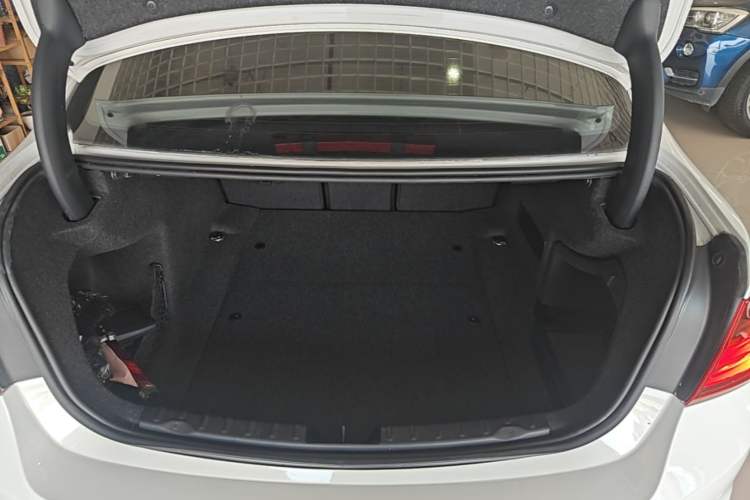 Used BMW 3 Series 2015 320Li Luxury Edition Fashion Model Trunk