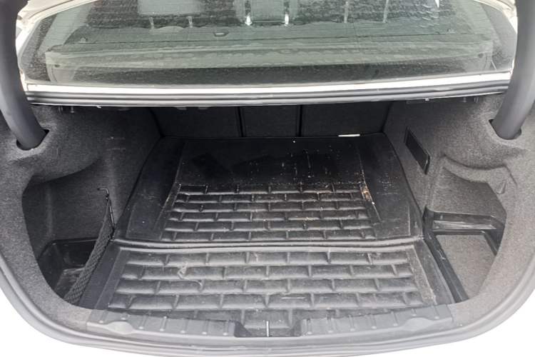 Used BMW 3 Series 2015 320Li Luxury Edition Fashion Model Trunk