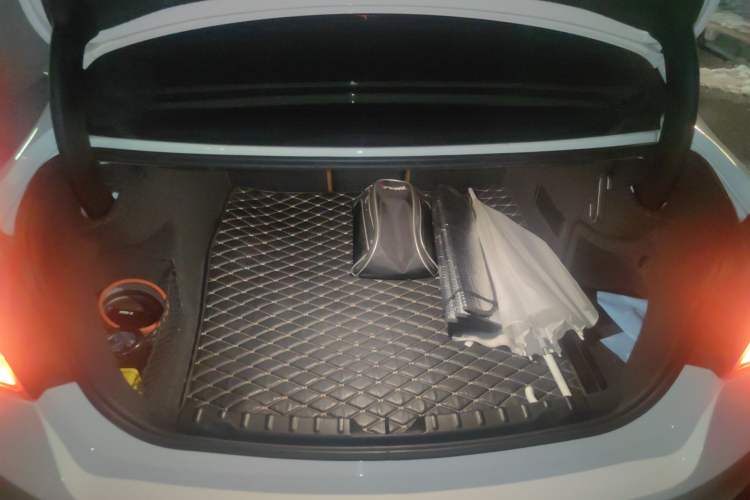 Used BMW 3 Series 2015 320Li Luxury Design Package Premium Edition Trunk
