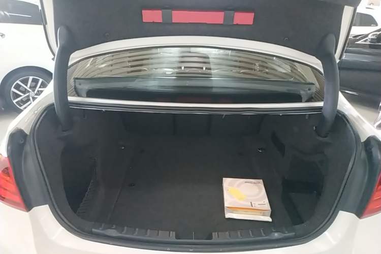 Used BMW 3 Series 2015 320Li Fashion Model Trunk