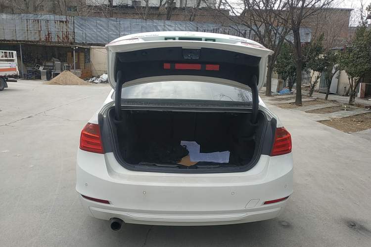 Used BMW 3 Series 2015 316i Active Edition Trunk