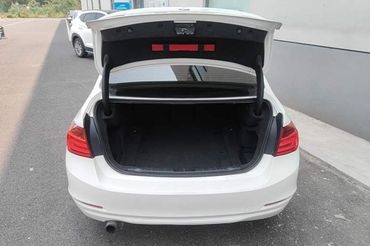 Used BMW 3 Series 2015 316i Active Edition Trunk