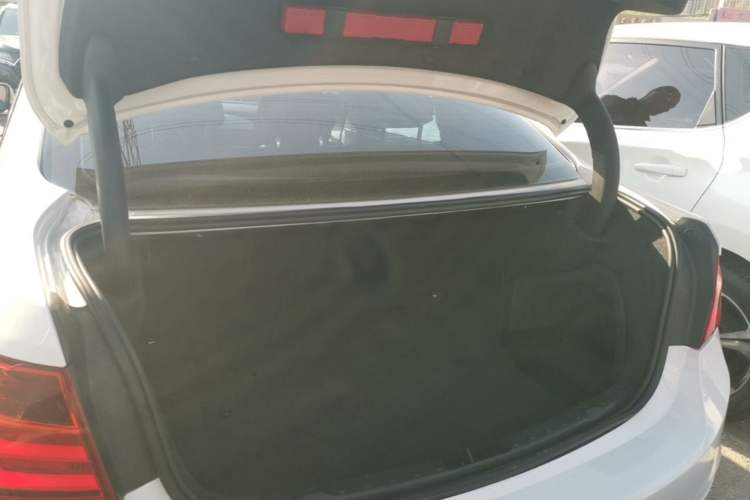 Used BMW 3 Series 2015 320Li Luxury Edition Fashion Model Trunk