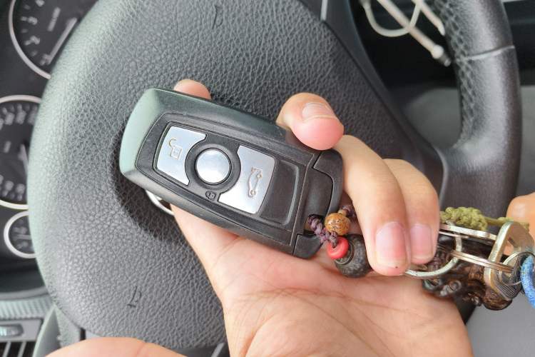 Used BMW 3 Series 2015 320i Fashion Model Vehicle Key