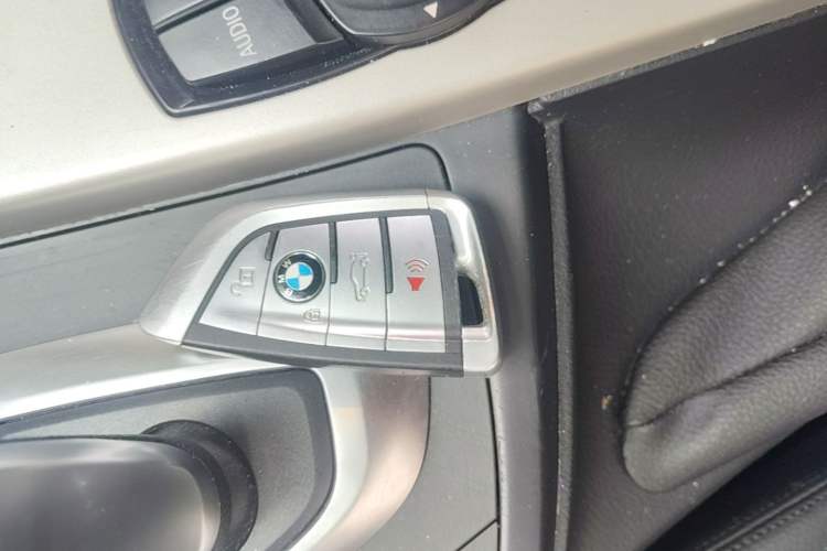 Used BMW 3 Series 2015 320Li Luxury Edition Fashion Model Vehicle Key