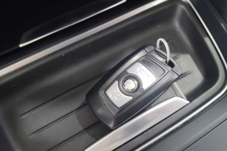 Used BMW 3 Series 2015 320Li Luxury Edition Fashion Model Vehicle Key
