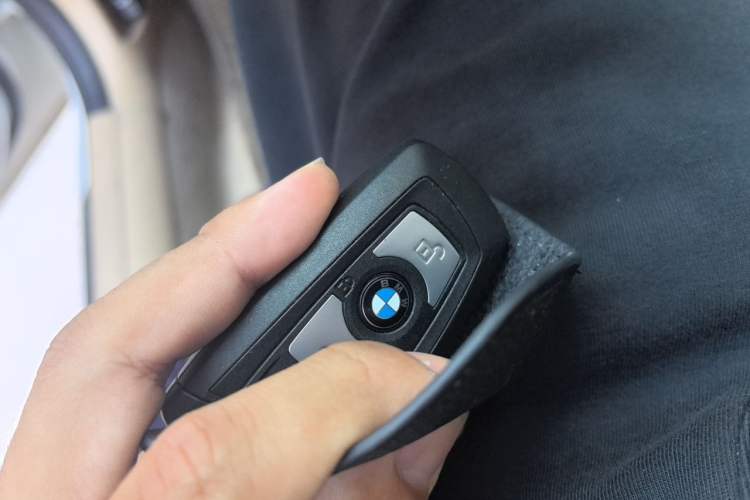 Used BMW 3 Series 2015 320i Active Edition Vehicle Key