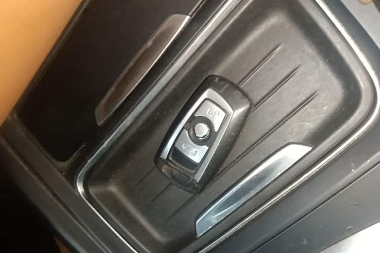 Used BMW 3 Series 2015 320Li Luxury Design Package Premium Edition Vehicle Key