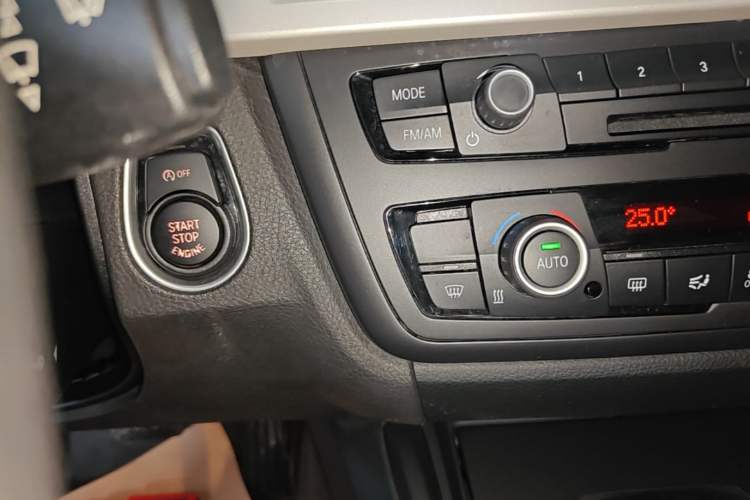Used BMW 3 Series 2015 320Li Luxury Edition Fashion Model Vehicle Key
