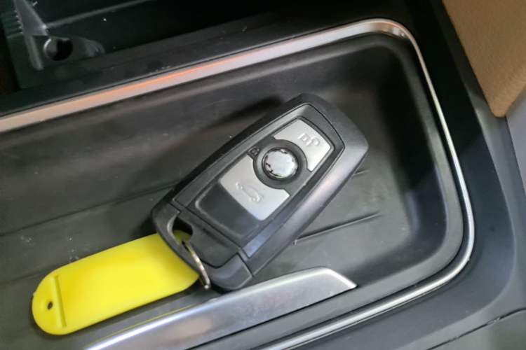 Used BMW 3 Series 2015 320i Fashion Model Vehicle Key