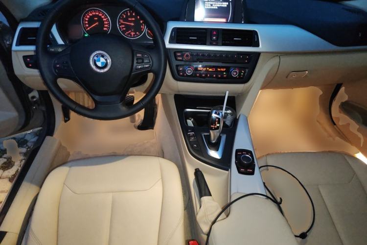 Used BMW 3 Series 2015 320Li Fashion Model Center Console