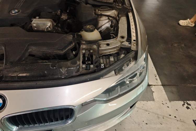Used BMW 3 Series 2015 320Li Fashion Model Engine Bay Left