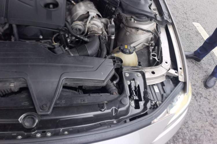 Used BMW 3 Series 2015 316Li Fashion Model Engine Bay Left