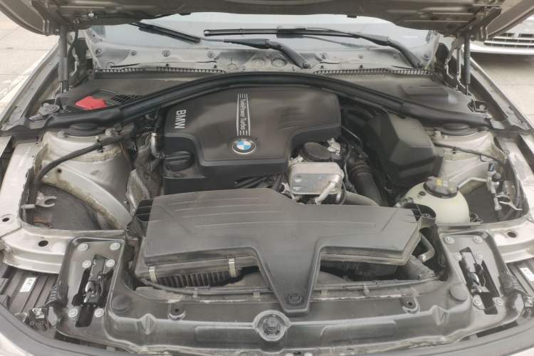 Used BMW 3 Series 2015 320Li Luxury Edition Fashion Model Engine Bay