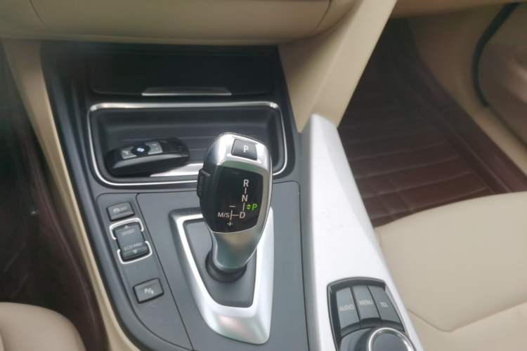 Used BMW 3 Series 2015 320Li Luxury Edition Fashion Model Gear Lever