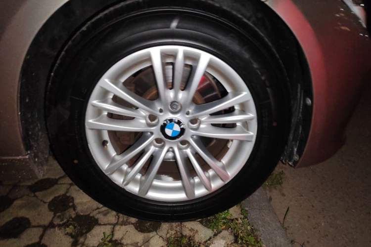 Used BMW 3 Series 2015 320Li Fashion Model Right Front Wheel Hub