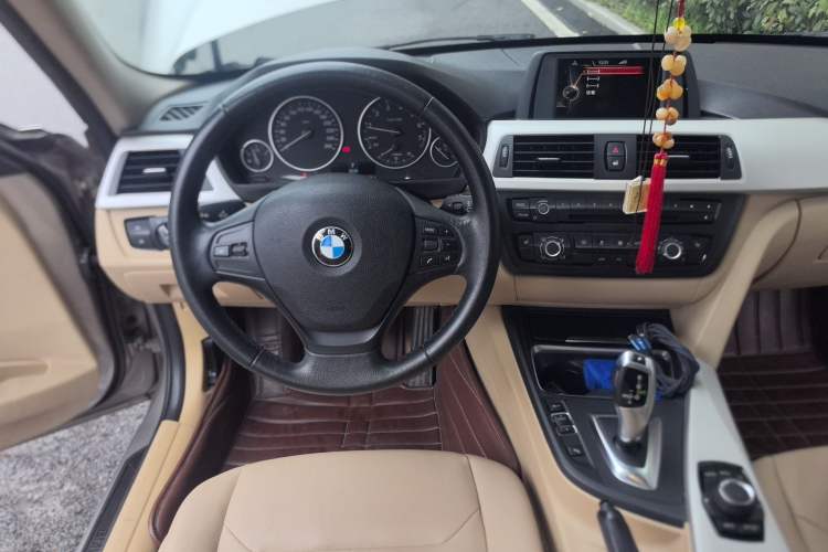 Used BMW 3 Series 2015 316Li Fashion Model Steering Wheel