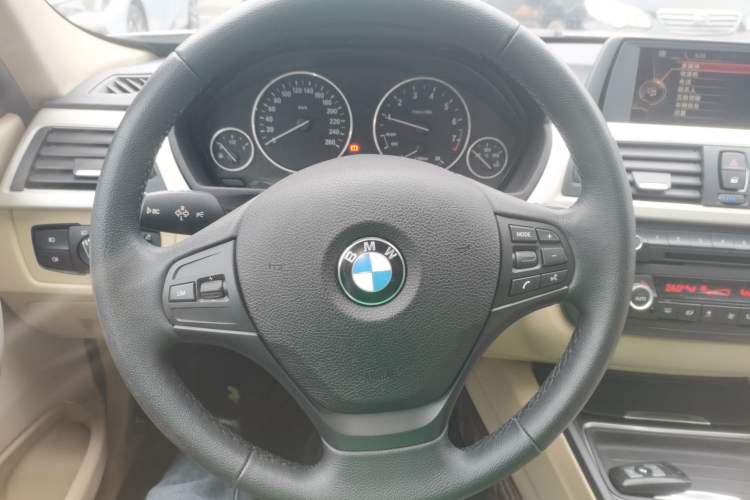 Used BMW 3 Series 2015 320Li Luxury Edition Fashion Model Steering Wheel