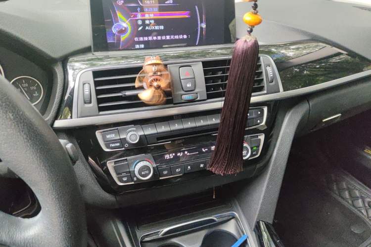 Used BMW 3 Series 2016 316Li Fashion Model Audio And AC Panel