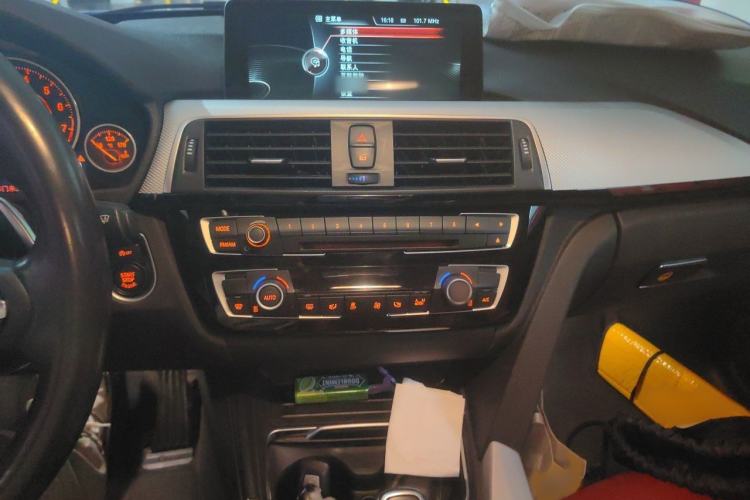 Used BMW 3 Series 2016 320i M Sport Audio And AC Panel
