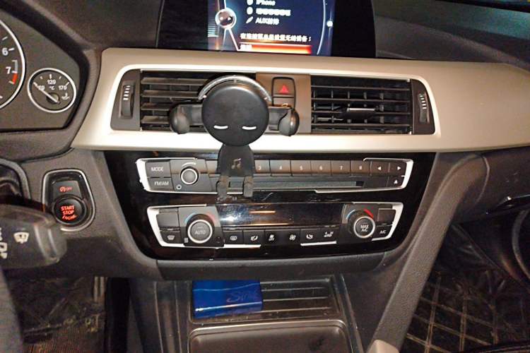 Used BMW 3 Series 2016 320i Fashion Model Audio And AC Panel