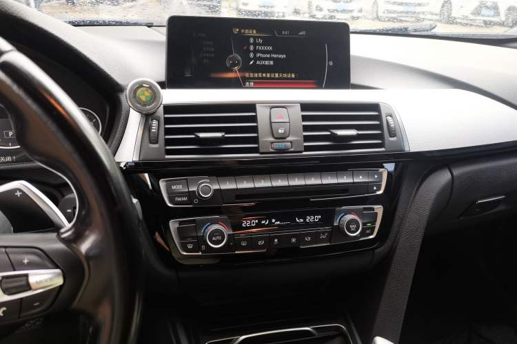 Used BMW 3 Series 2016 320i M Sport Audio And AC Panel