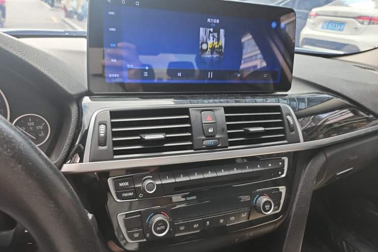 Used BMW 3 Series 2016 316i Fashion Model Audio And AC Panel
