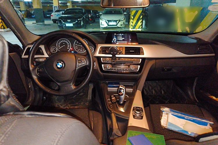 Used BMW 3 Series 2016 320i Fashion Model Center Console