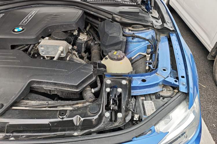 Used BMW 3 Series 2016 328i xDrive M Sport Edition Engine Bay Left