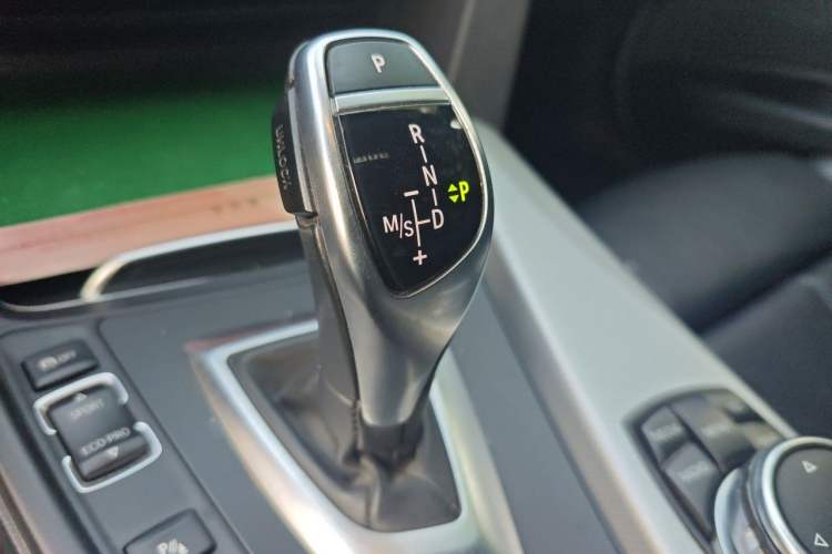 Used BMW 3 Series 2016 328i xDrive M Sport Edition Gear Lever