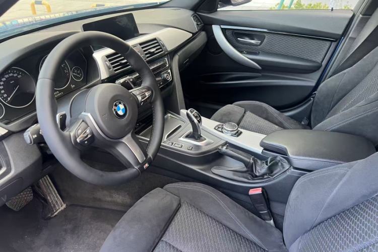 Used BMW 3 Series 2016 320i M Sport Interior 1