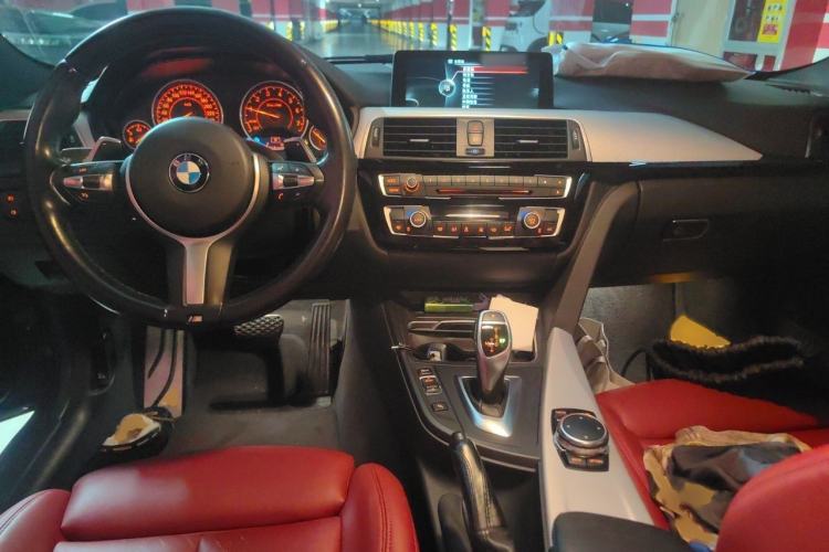 Used BMW 3 Series 2016 320i M Sport Interior 2