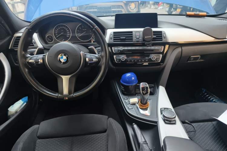 Used BMW 3 Series 2016 320i M Sport Interior 2
