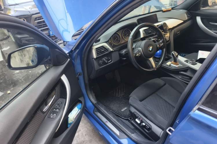 Used BMW 3 Series 2016 320i M Sport Interior 3