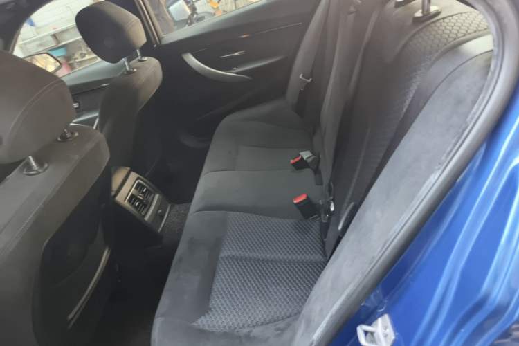 Used BMW 3 Series 2016 320i M Sport Interior 4