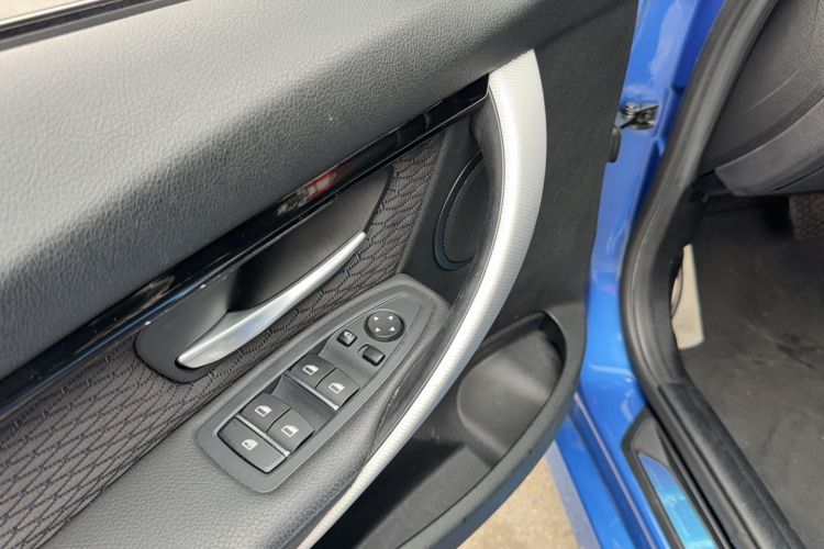 Used BMW 3 Series 2016 320i M Sport Interior 4