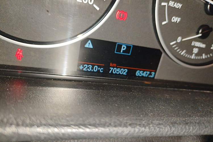 Used BMW 3 Series 2016 320i Fashion Model Odometer Close Up