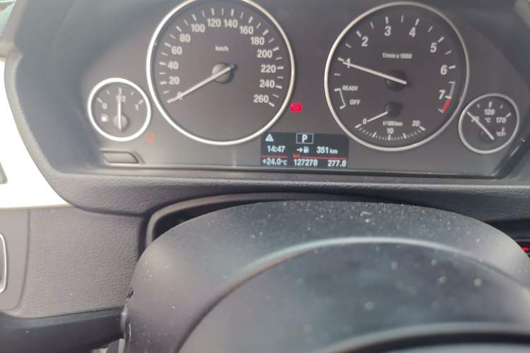 Used BMW 3 Series 2016 320i Sport Touring Edition Odometer Close Up