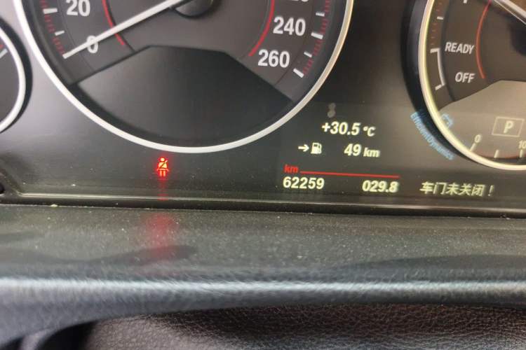 Used BMW 3 Series 2016 320i M Sport Odometer Close Up