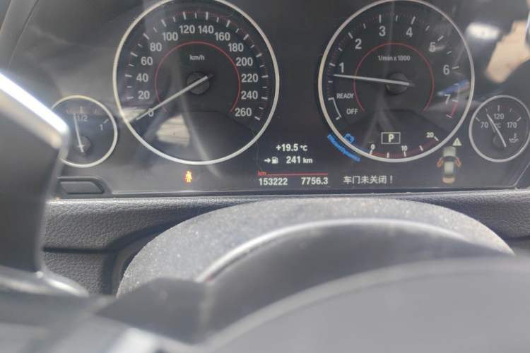Used BMW 3 Series 2016 320i M Sport Odometer Close Up