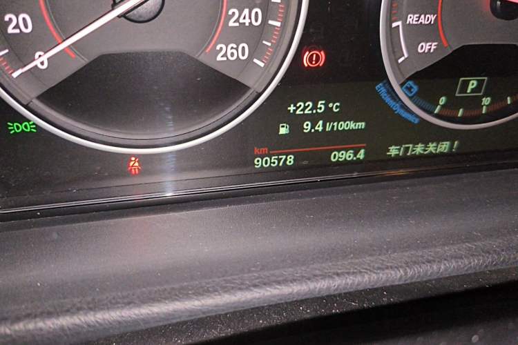 Used BMW 3 Series 2016 320i M Sport Odometer Close Up