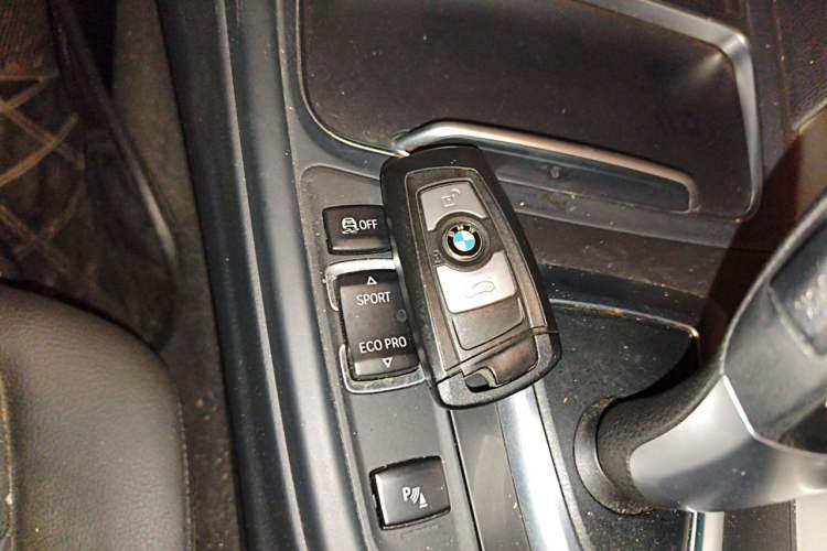 Used BMW 3 Series 2016 320i Fashion Model Vehicle Key