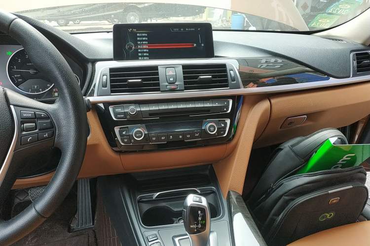Used BMW 3 Series 2016 320Li Luxury Design Package Audio And AC Panel