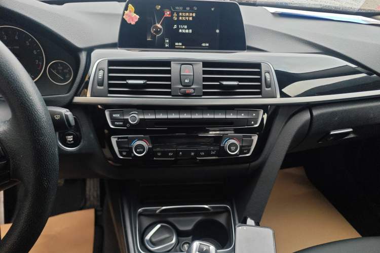 Used BMW 3 Series 2016 320Li Fashion Model Audio And AC Panel